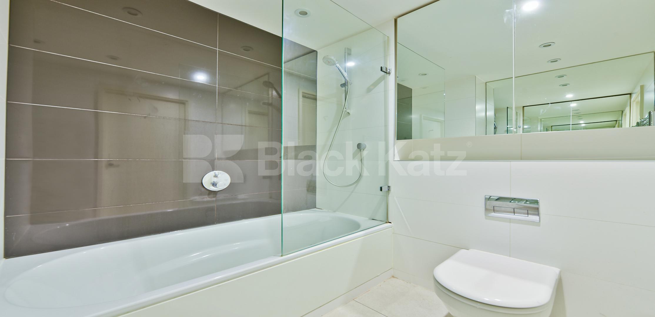 			INCLUDES ALL BILLS, Studio Apartment, 1 bath, 1 reception Flat			 Strata, Walworth Road, Elephant and Castle